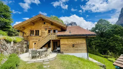 Das Gebäude in dem sich das Chalet befindet