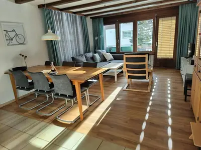 Ein Sitzbereich in der Unterkunft Ferienwohnung im Haus Castor