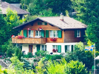 Ein Garten an der Unterkunft Apartment Bärgchutzli 1- Stock by Interhome
