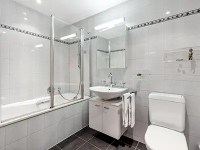 Ein Badezimmer in der Unterkunft Apartment Fortuna Apt-M by Interhome