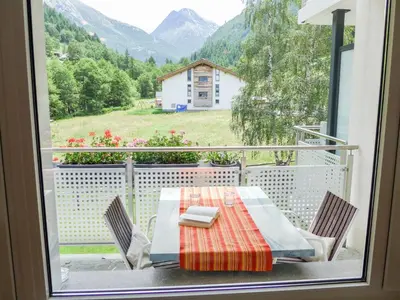 Ein allgemeiner Bergblick oder ein Berglick von der Ferienwohnung aus