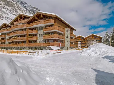 Apartment Haus Whymper Edward Suite by Interhome im Winter