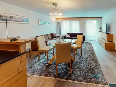 Ein Sitzbereich in der Unterkunft Apartment Haus Whymper Edward Suite by Interhome