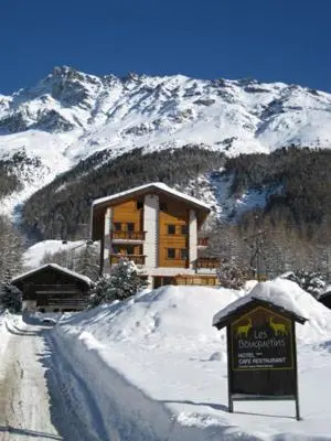 Ein allgemeiner Bergblick oder ein Berglick von des Hotels aus