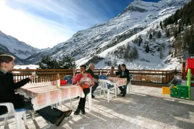 Ein allgemeiner Bergblick oder ein Berglick von des Hotels aus