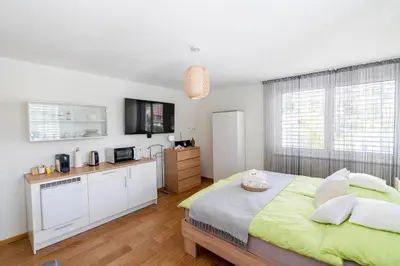 Ein Bett oder Betten in einem Zimmer der Unterkunft Cozy Studio Einigen