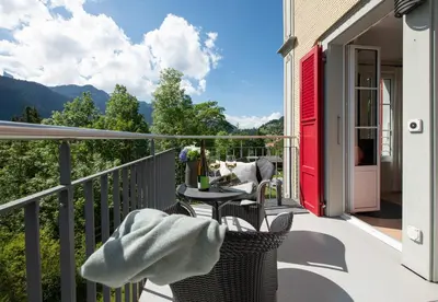 Ein allgemeiner Bergblick oder ein Berglick von der Ferienwohnung aus