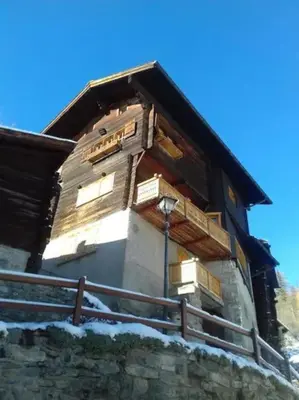 Das Gebäude in dem sich das Chalet befindet