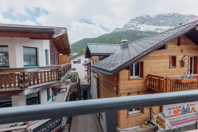 Ein allgemeiner Bergblick oder ein Berglick von der Ferienwohnung aus