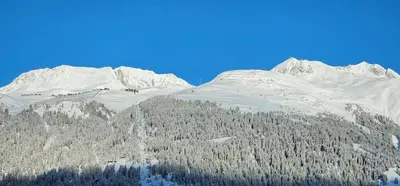 Ein allgemeiner Bergblick oder ein Berglick von der Ferienwohnung aus