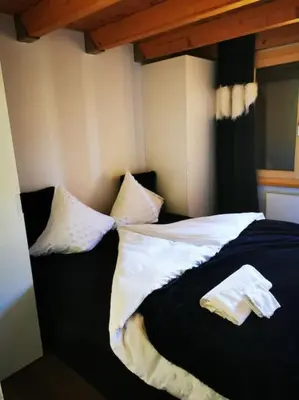 Ein Bett oder Betten in einem Zimmer der Unterkunft Charmante Loft Wohnung in den Bergen