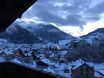 Ein allgemeiner Bergblick oder ein Berglick von der Ferienwohnung aus