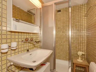 Ein Badezimmer in der Unterkunft Apartment Adele by Interhome