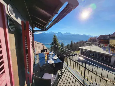 Ein allgemeiner Bergblick oder ein Berglick von der Ferienwohnung aus