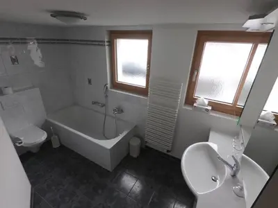 Ein Badezimmer in der Unterkunft Apartment Berg-Idyll by Interhome