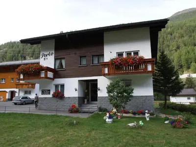 Ein allgemeiner Bergblick oder ein Berglick von der Ferienwohnung aus