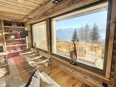 Ein allgemeiner Bergblick oder ein Berglick von der Ferienwohnung aus