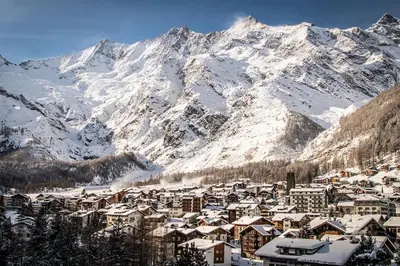 Ein allgemeiner Bergblick oder ein Berglick von der Ferienwohnung aus