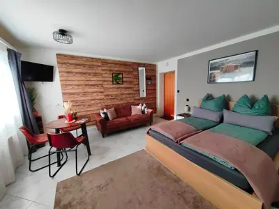 Ein Bett oder Betten in einem Zimmer der Unterkunft Helles, Chalet-Stil Apartment mit Allalinblick