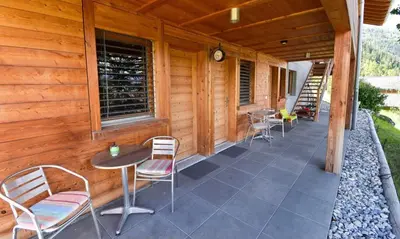 Ein Balkon oder eine Terrasse in der Unterkunft Chalet Tzarbonire