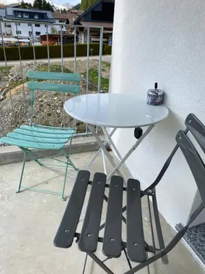 Ein Balkon oder eine Terrasse in der Unterkunft Heimatli - moderne Ferienwohnung im Sörenberg