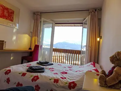 Ein Bett oder Betten in einem Zimmer der Unterkunft Apartment Les Arolles B12 by Interhome
