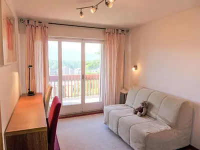 Ein Sitzbereich in der Unterkunft Apartment Les Arolles B12 by Interhome