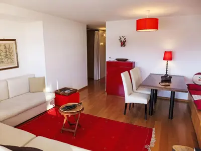 Ein Sitzbereich in der Unterkunft Apartment Les Arolles B12 by Interhome