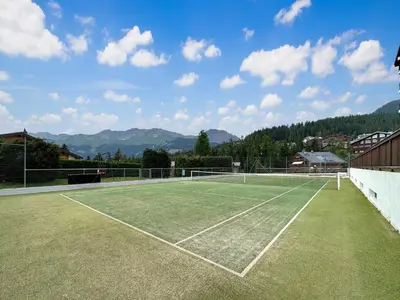 Tennis und/oder Squash in der Unterkunft Valdor Residence- Crans Montana- Swiss Alps oder in der Nähe