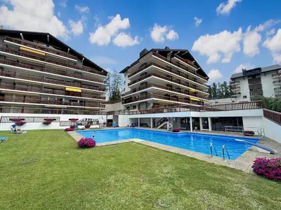 Der Swimmingpool an oder in der Nähe von Valdor Residence- Crans Montana- Swiss Alps