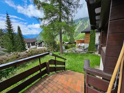 Ein allgemeiner Bergblick oder ein Berglick von des Chalets aus