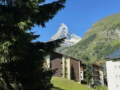 Ein allgemeiner Bergblick oder ein Berglick von der Ferienwohnung aus