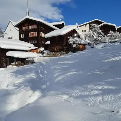 Wohnung mit schöner Sicht auf Bergpanorama und übers Tal