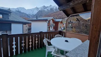 Ein allgemeiner Bergblick oder ein Berglick von der Ferienwohnung aus