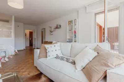 Ein Sitzbereich in der Unterkunft Cozy, calme, Ski-In et Ski-Out