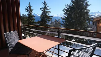 Ein allgemeiner Bergblick oder ein Berglick von der Ferienwohnung aus