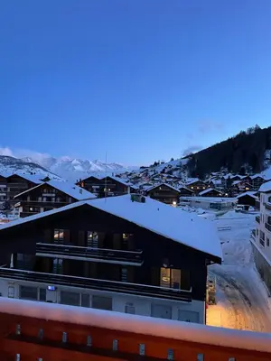 Ein allgemeiner Bergblick oder ein Berglick von der Ferienwohnung aus