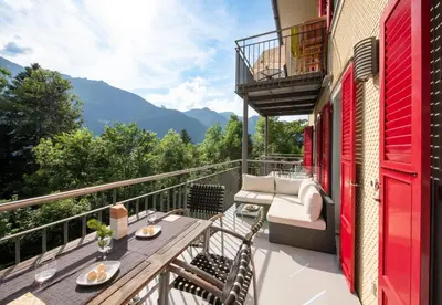 Ein allgemeiner Bergblick oder ein Berglick von der Ferienwohnung aus