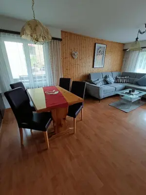 Ein Sitzbereich in der Unterkunft Kummublick Täsch, Nähe Zermatt