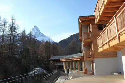 Ein allgemeiner Bergblick oder ein Berglick von des Chalets aus