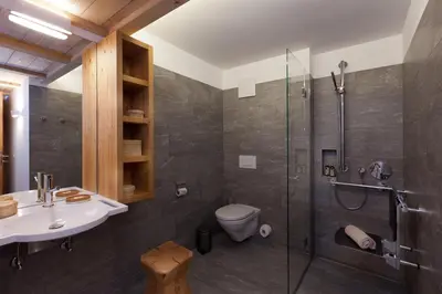 Ein Badezimmer in der Unterkunft Chalet Binna