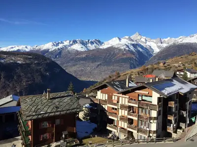 Ein allgemeiner Bergblick oder ein Berglick von des Hotels aus