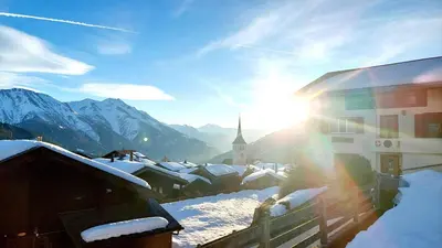 Ein allgemeiner Bergblick oder ein Berglick von der Ferienwohnung aus