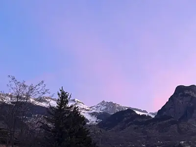 Ein allgemeiner Bergblick oder ein Berglick von der Ferienwohnung aus