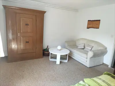 Ein Sitzbereich in der Unterkunft Ferienhaus Bärschwendi