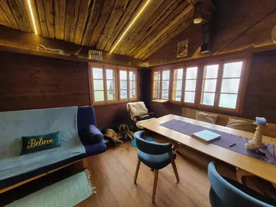 Ein Sitzbereich in der Unterkunft Ferienwohnung Gspon Oberwallis