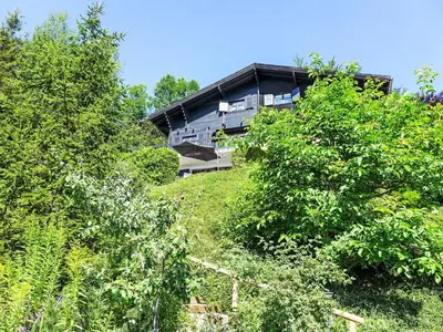 Ein Garten an der Unterkunft Chalet Sans Nom by Interhome
