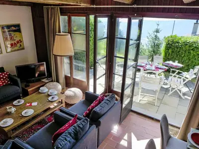 Ein Sitzbereich in der Unterkunft Chalet Sans Nom by Interhome