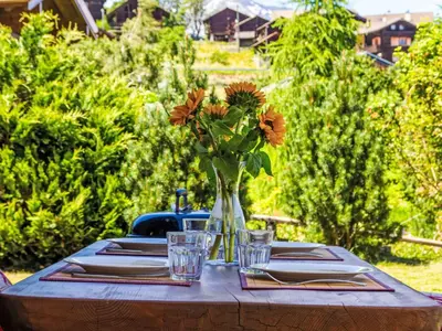 Ein Garten an der Unterkunft Chalet Mirabeau 6 by Interhome