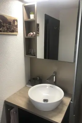 Ein Badezimmer in der Unterkunft Apartment Cresta di Saas by Interhome